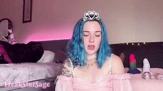 Babe fucked by a huge dick of an anal machine