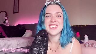Babe fucked by a huge dick of an anal machine