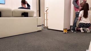 The delivery guy came to the house and was asked to eat cum