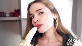 The hungry neighbor made an amazing eye contact with a beautiful girl