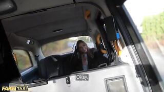 Jayla De Angelis wraps her gloves around the cabbie's dick