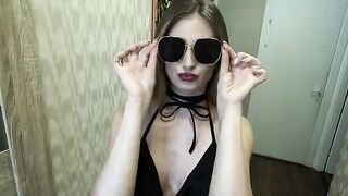 A babe had to leave on a dick because of the failure of Mercedes