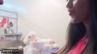 Alyx Star is a very competitive baker, always hungry