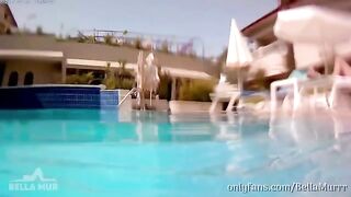 A woman with a big ass has sex with a stranger on vacation