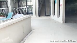 A woman with a big ass has sex with a stranger on vacation