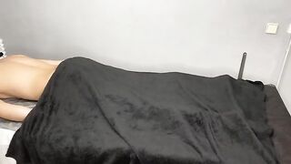 Masseuse got so horny she started to fuck her client in oil