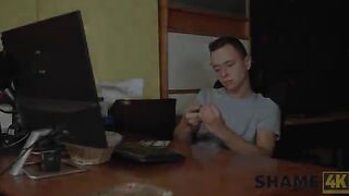 The guy played a trick on the shop employee and had sex with his mother
