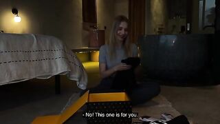 A hot Californiababe gets fucked hard after unwrapping something new