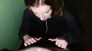 The couple got acquainted at a public spot, now they fuck there