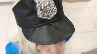 A sexy police girl arrived at the apartment to catch a robber