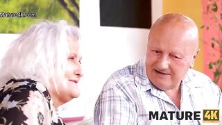 Guy seduced and banged voluptuous mature in front of her husband