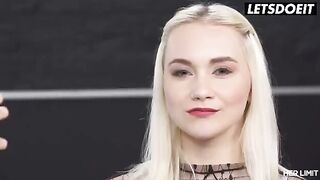 The cute blonde babe Marilyn Sugar gets her pussy stretched