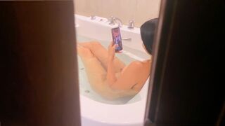 Spying on my stepsister in the Jacuzzi, I had intense sex with her