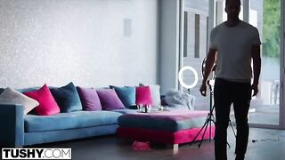 An influencer lady Lexi loves anal sex, seduces the cameraman