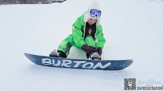 A hot chick tried exposed snowboarding at the ski resort. On the slopes, creampie sex while wearing ski wear