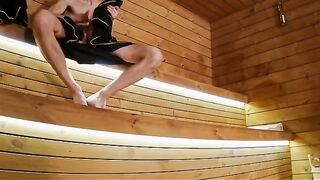 I showed my dick to three strangers in the sauna