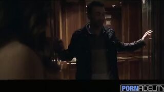 Christiana Cinn found a guy to get fucked in hotel