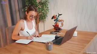 Squirt and Spanish lesson with a hot solo girl