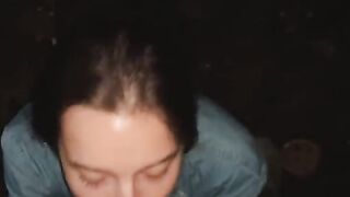A beautiful girl swallows on the first date, proving her daring nature