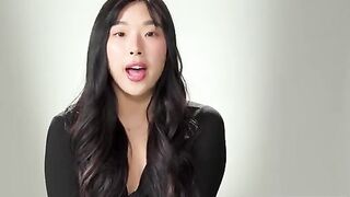 How do women reach orgasm? Asian teen Elle Lee shows us