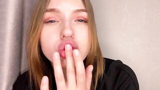 A juicy girl with a great ass masturbates at home alone