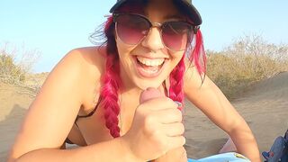 A foreign girl exposed herself at night, an Italian wife by day, documentary style