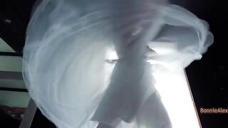 The bride accidentally found a wedding dress and had sex with the best man