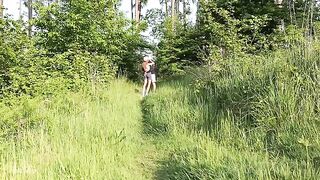 Babe has sex with her boyfriend in the forest