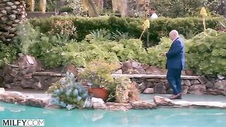 Holly bombshell cheats on her hubby with a young guy