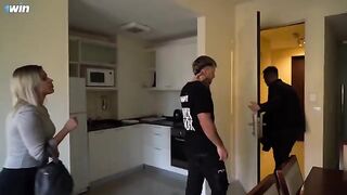 The girl tastes houses with her ass, and here is the proof - Villa Anderson