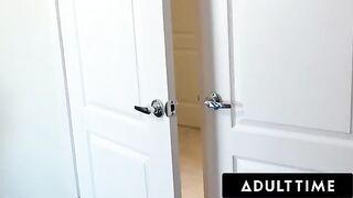The voyeuristic MILF Alexis Fawx seduces her teen neighbor Carter Cruise in this steamy lesbian scissoring scene