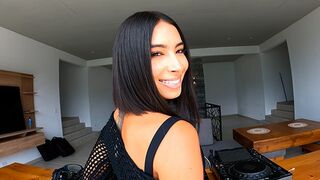 Babe student gets a private lesson from DJ in seduction