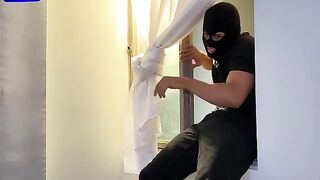 The thief broke into the house of Lina Henao, a Colombian MILF