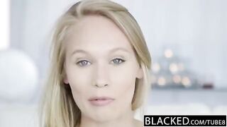 Niger in a white young baby, a stunning blonde at casting