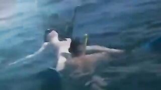 Two aqua-analists fucked at the bottom of the sea