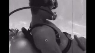 While diving, a girl made an aqualung diver a stunning blowjob