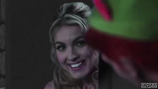 Keira Nicole fucks a hung and horny guy, Peter Pen, hard