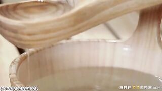 A man offered a woman to fuck in the sauna, she agreed