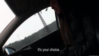 A cunning taxi driver forced the passenger to do a blowjob