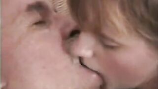 The grandfather tore her finger to the granddaughter, and she began to scream