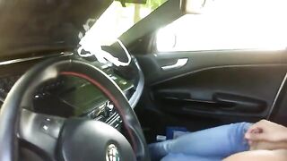 Girl started to suck cock right in the car