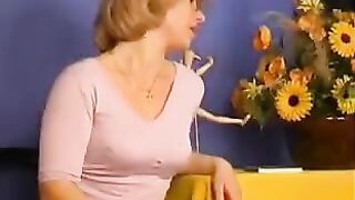 The girl made cunnilingus to her mother in the mouth