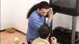 The guy paid in kind for the repair of the TV, the blonde was thrilled
