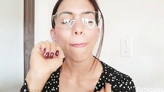 The sexy psychiatrist helps you with your problems through role play JOI