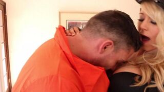 A fugitive guy got banged by a hot police officer