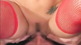 A chick in linen stockings sat on her face