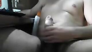 Man masturbates sitting in front of the computer