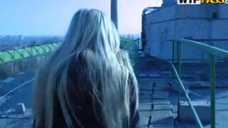 The tourist left his girl in the mountains and fucked a pick-up girl