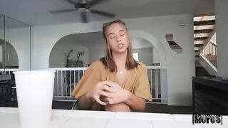 Favor turned into a blowjob, right in the car
