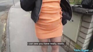 An Italian girl lost her phone and a pick-up guy called her